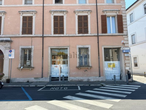 locale commerciale in vendita a Lugo
