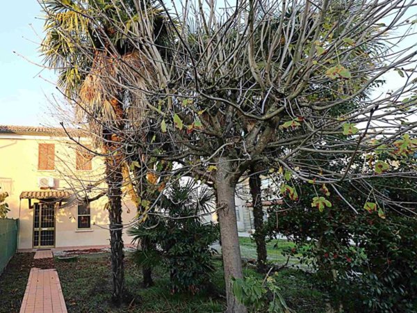 casa indipendente in vendita a Lugo in zona Voltana