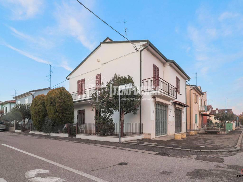 casa indipendente in vendita a Lugo