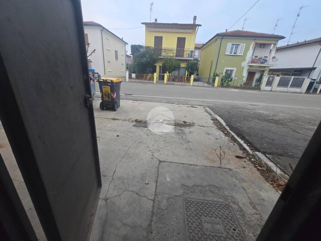 locale commerciale in vendita a Lugo