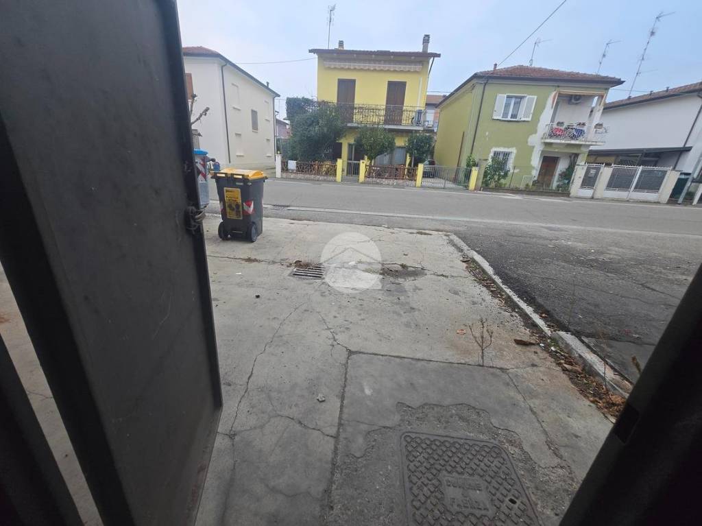 locale commerciale in vendita a Lugo