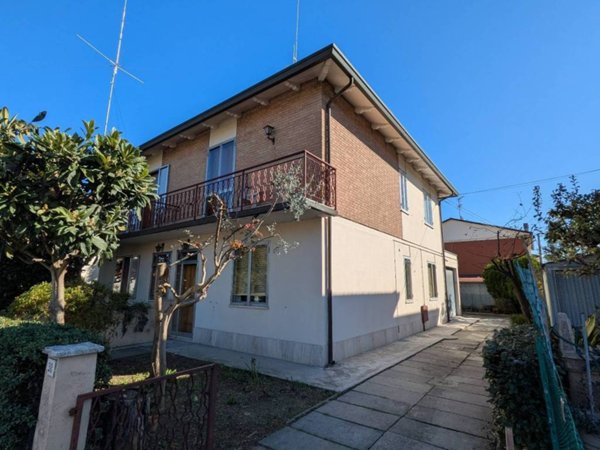 casa indipendente in vendita a Lugo