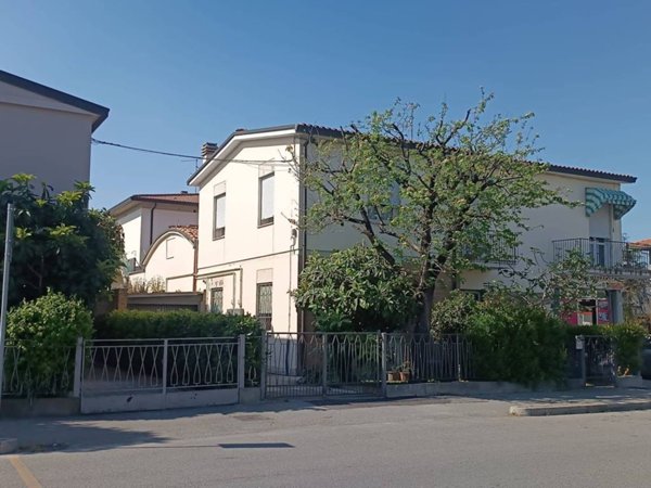 casa indipendente in vendita a Lugo