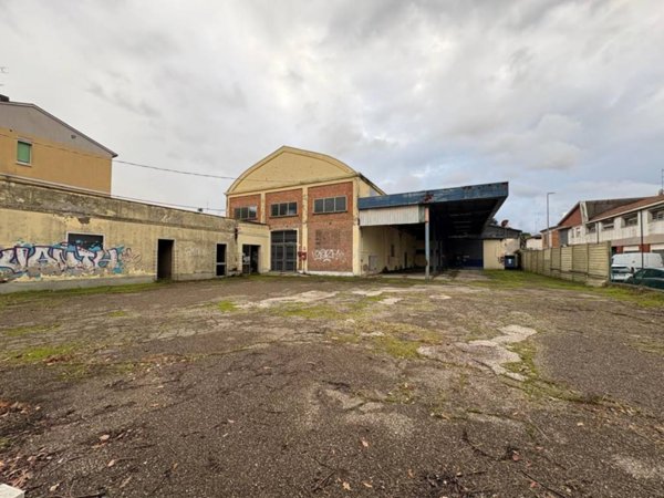 locale commerciale in vendita a Lugo