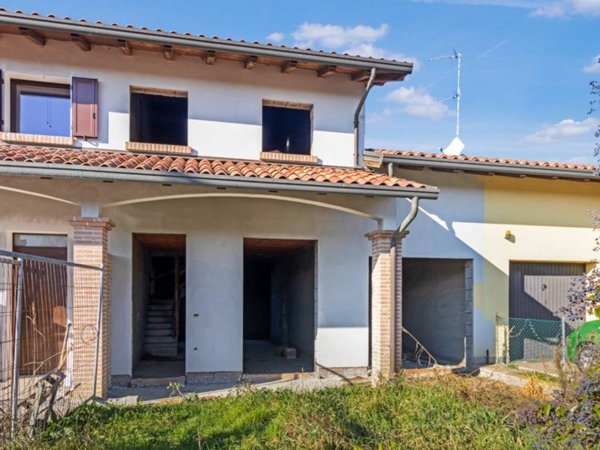 casa indipendente in vendita a Lugo in zona Voltana