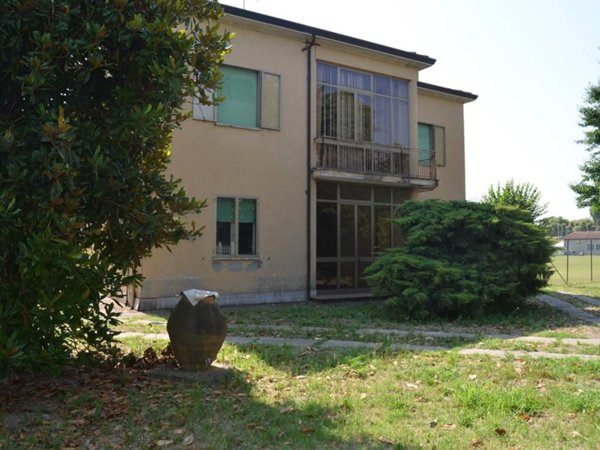 casa indipendente in vendita a Lugo in zona San Lorenzo