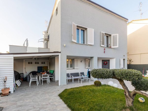 casa indipendente in vendita a Lugo