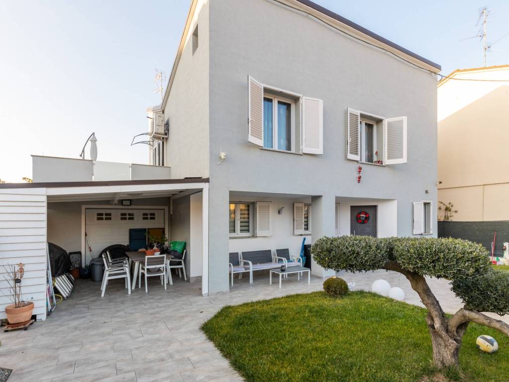 casa indipendente in vendita a Lugo