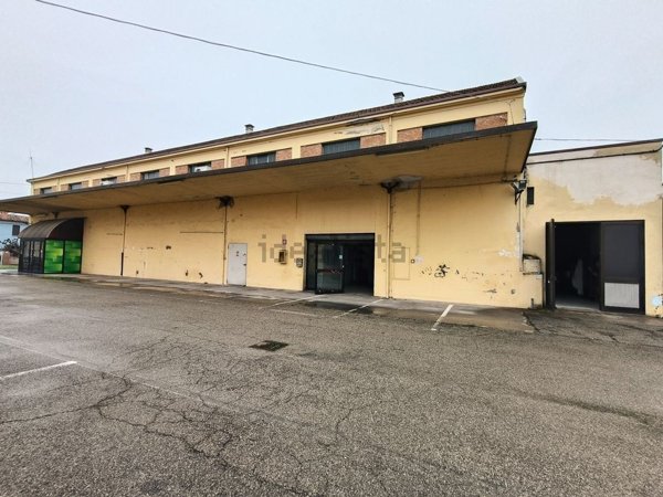 capannone in vendita a Lugo in zona Voltana