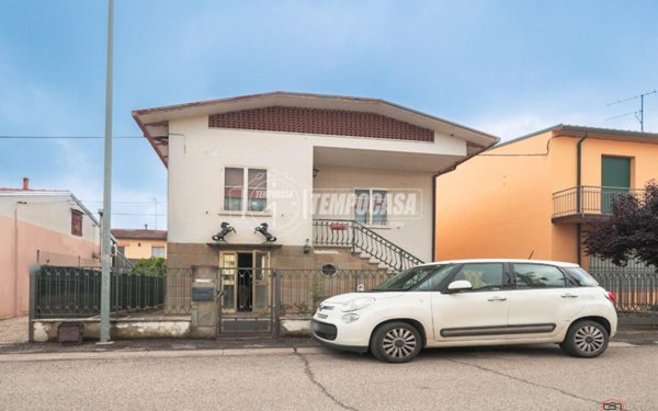 casa indipendente in vendita a Lugo