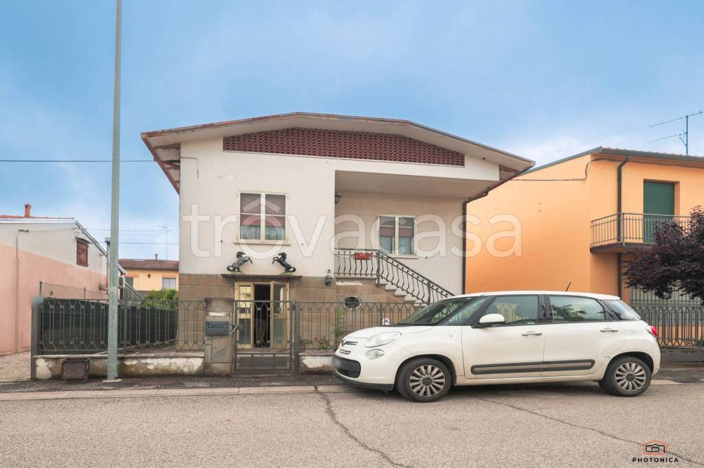 casa indipendente in vendita a Lugo