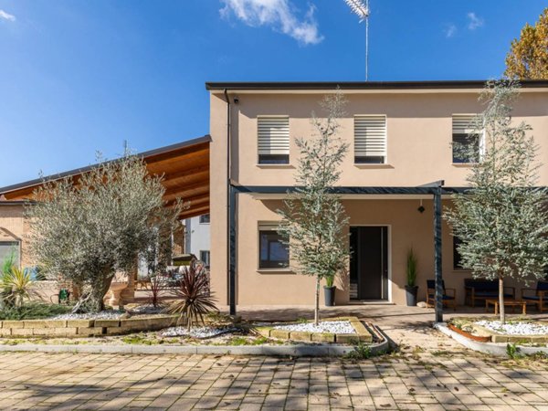 casa indipendente in vendita a Lugo