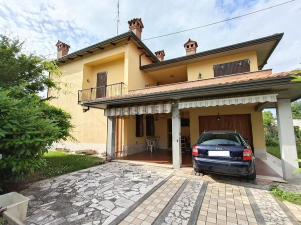 casa indipendente in vendita a Lugo in zona Voltana