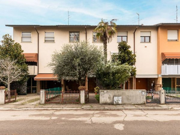 casa indipendente in vendita a Lugo