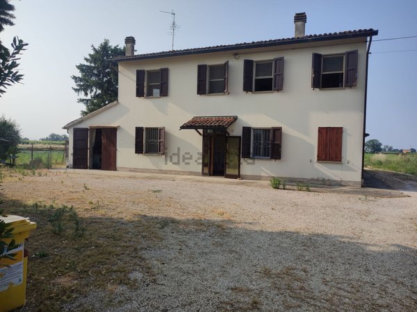 casa indipendente in vendita a Lugo in zona Bizzuno