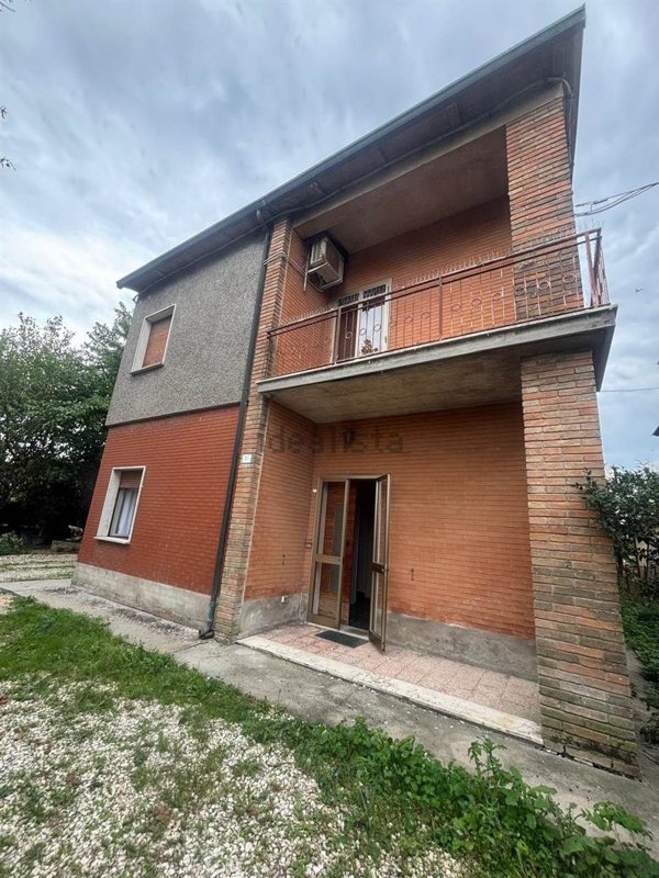 casa indipendente in vendita a Lugo