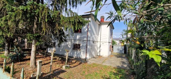 casa indipendente in vendita a Lugo