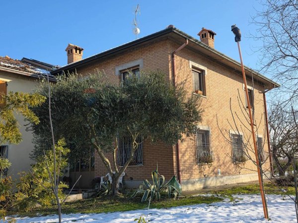 casa indipendente in vendita a Lugo