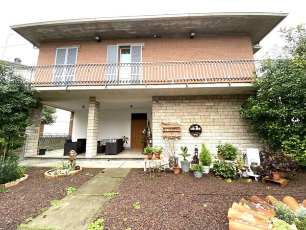 casa indipendente in vendita a Lugo