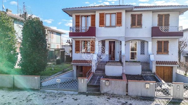 casa indipendente in vendita a Lugo