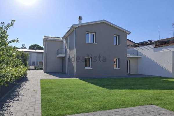 casa indipendente in vendita a Lugo