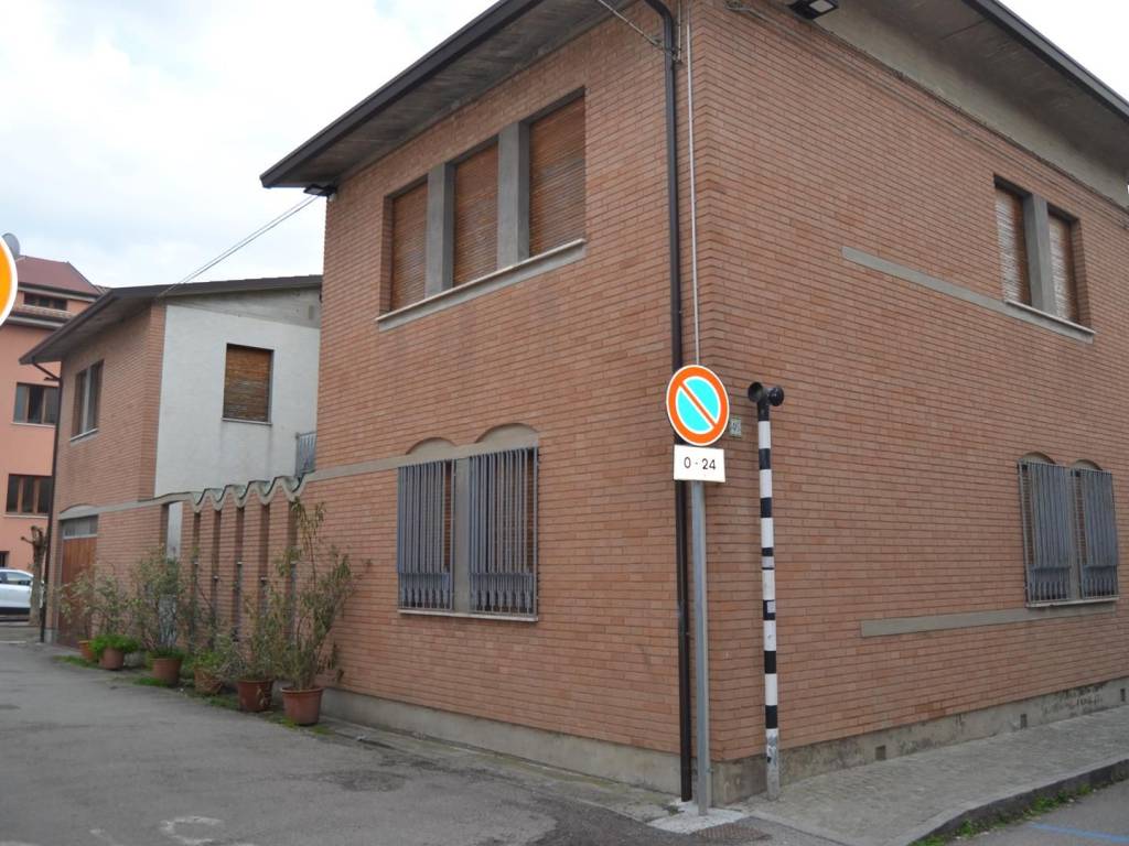 casa indipendente in vendita a Lugo
