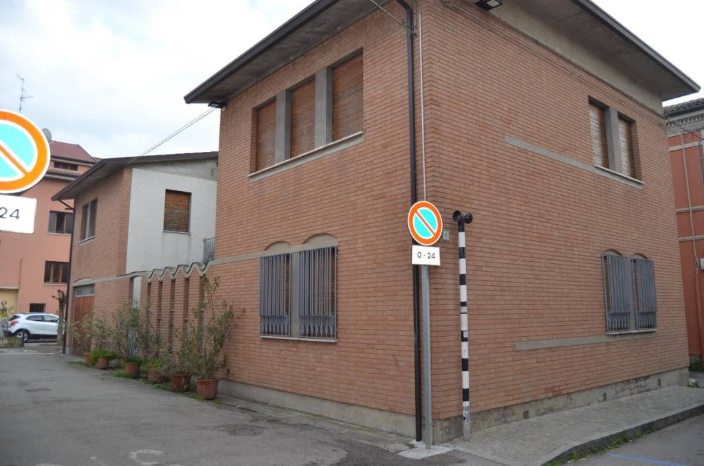 casa indipendente in vendita a Lugo