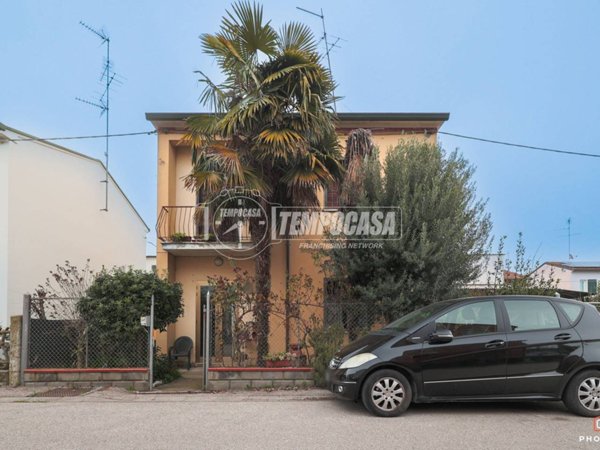 casa indipendente in vendita a Lugo