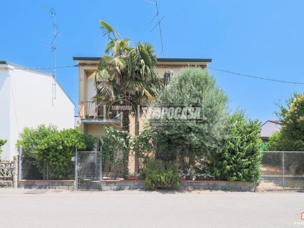 casa indipendente in vendita a Lugo