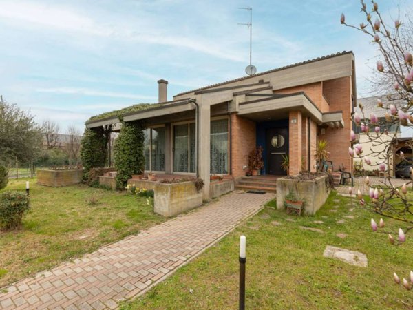 casa indipendente in vendita a Lugo