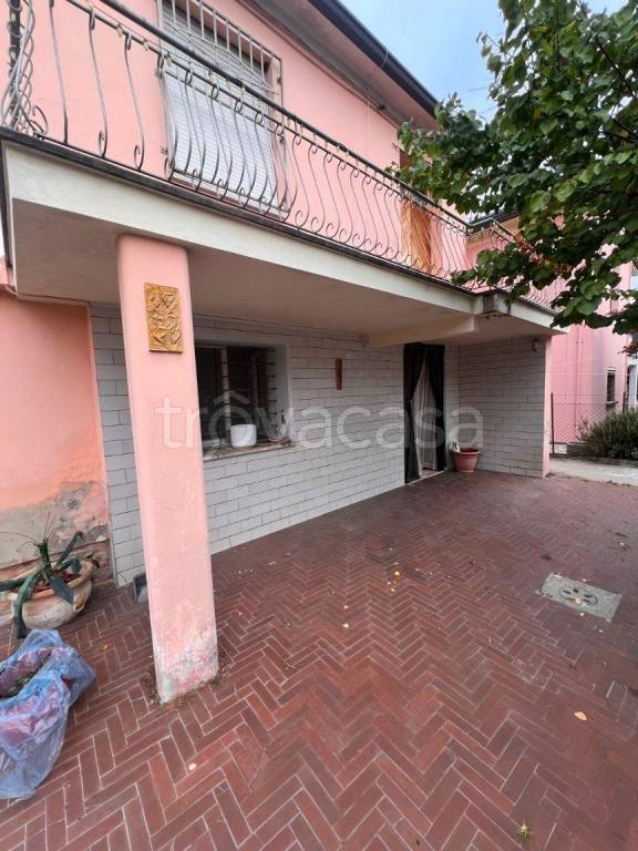 casa indipendente in vendita a Lugo