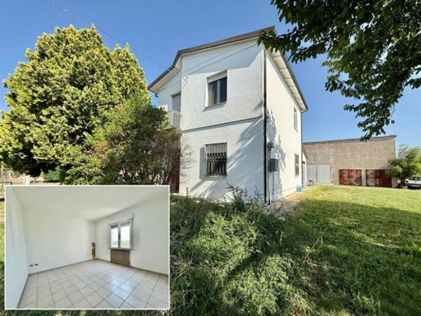 casa indipendente in vendita a Lugo in zona San Lorenzo