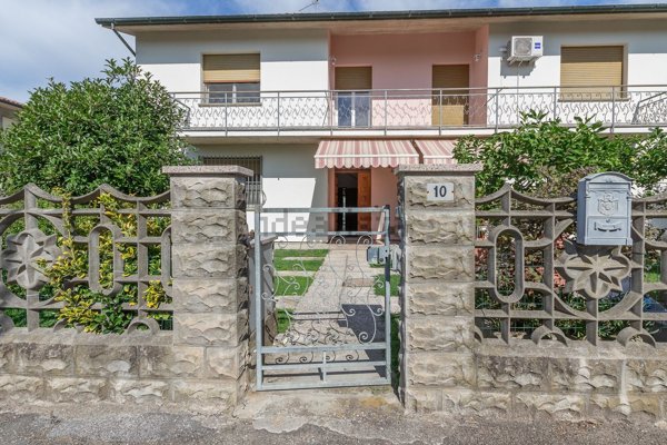 casa indipendente in vendita a Lugo in zona Voltana