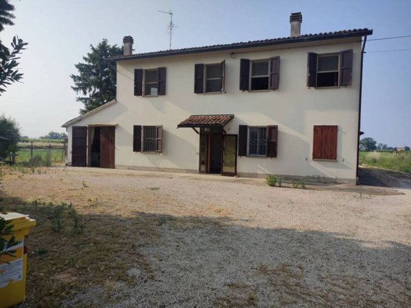 casa indipendente in vendita a Lugo in zona Bizzuno