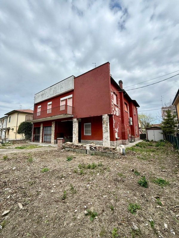 casa indipendente in vendita a Lugo