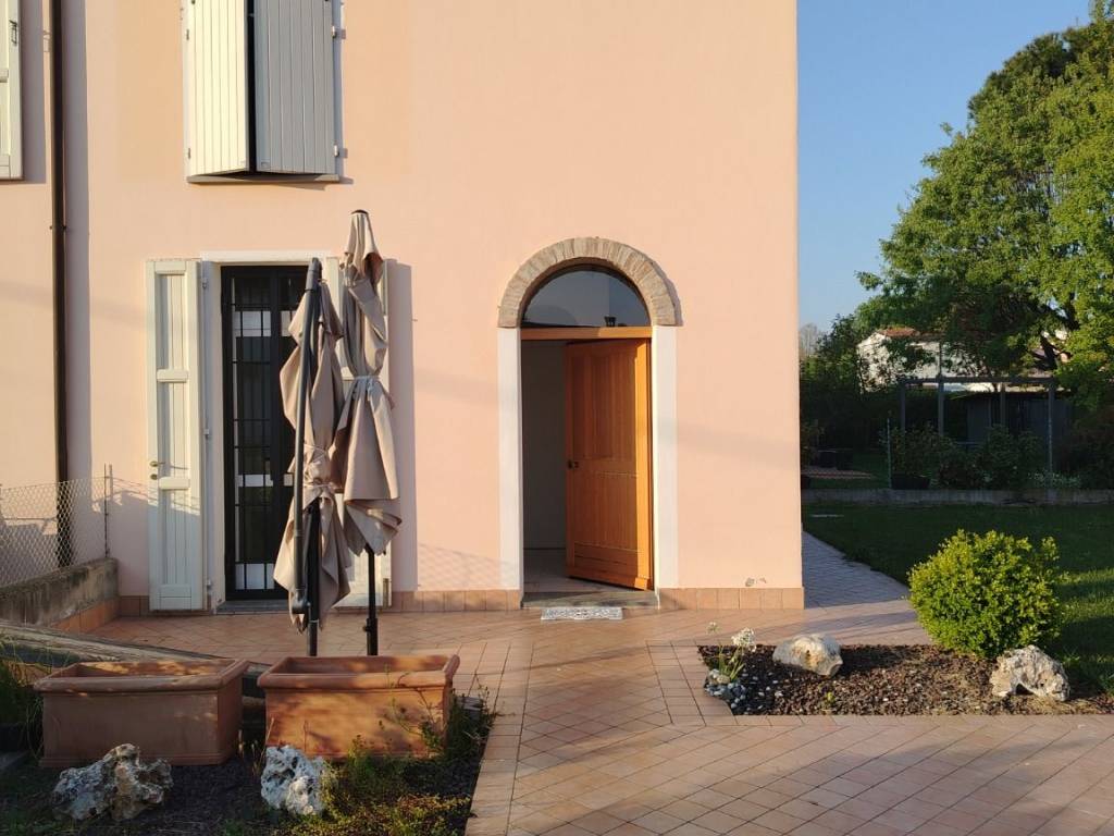 casa indipendente in vendita a Lugo in zona Villa San Martino