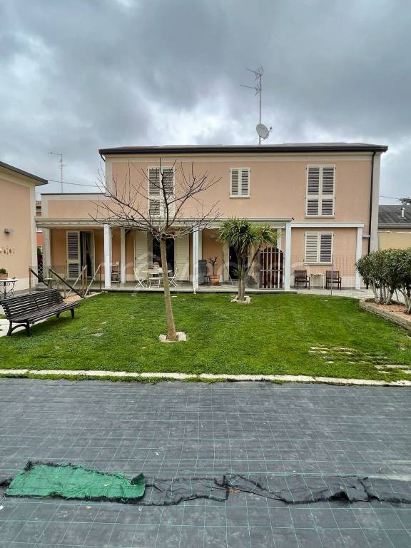 casa indipendente in vendita a Lugo