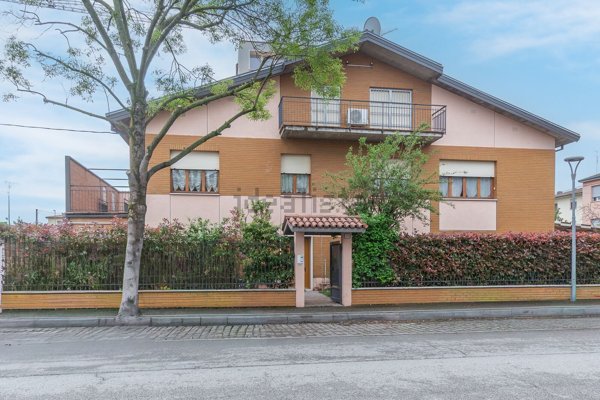 casa indipendente in vendita a Lugo