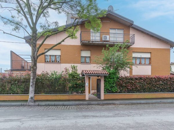 casa indipendente in vendita a Lugo