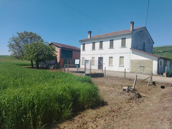 casa indipendente in vendita a Lugo in zona San Potito