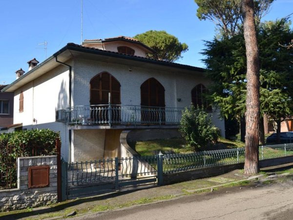 casa indipendente in vendita a Lugo