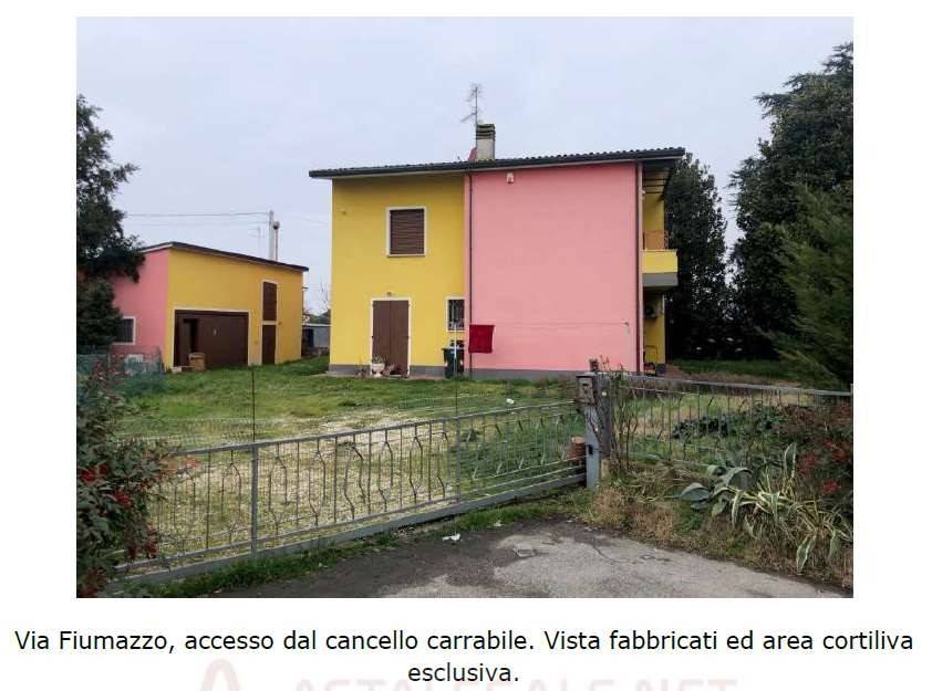 casa indipendente in vendita a Lugo in zona Ca' di Lugo