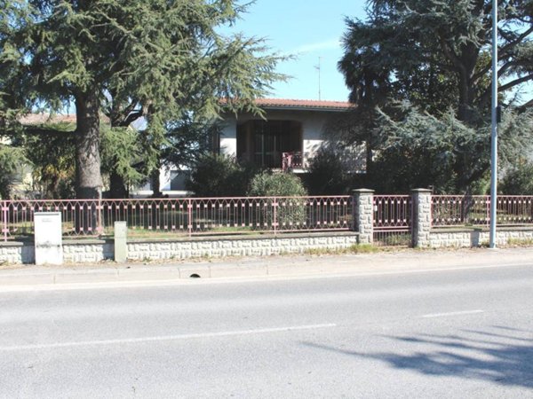 casa indipendente in vendita a Lugo in zona Villa San Martino
