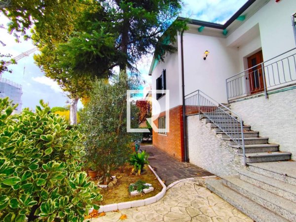 casa indipendente in vendita a Lugo