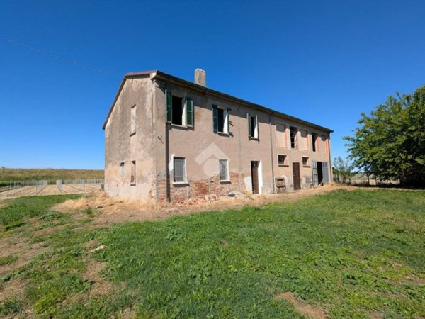 casale in vendita a Lugo in zona Giovecca