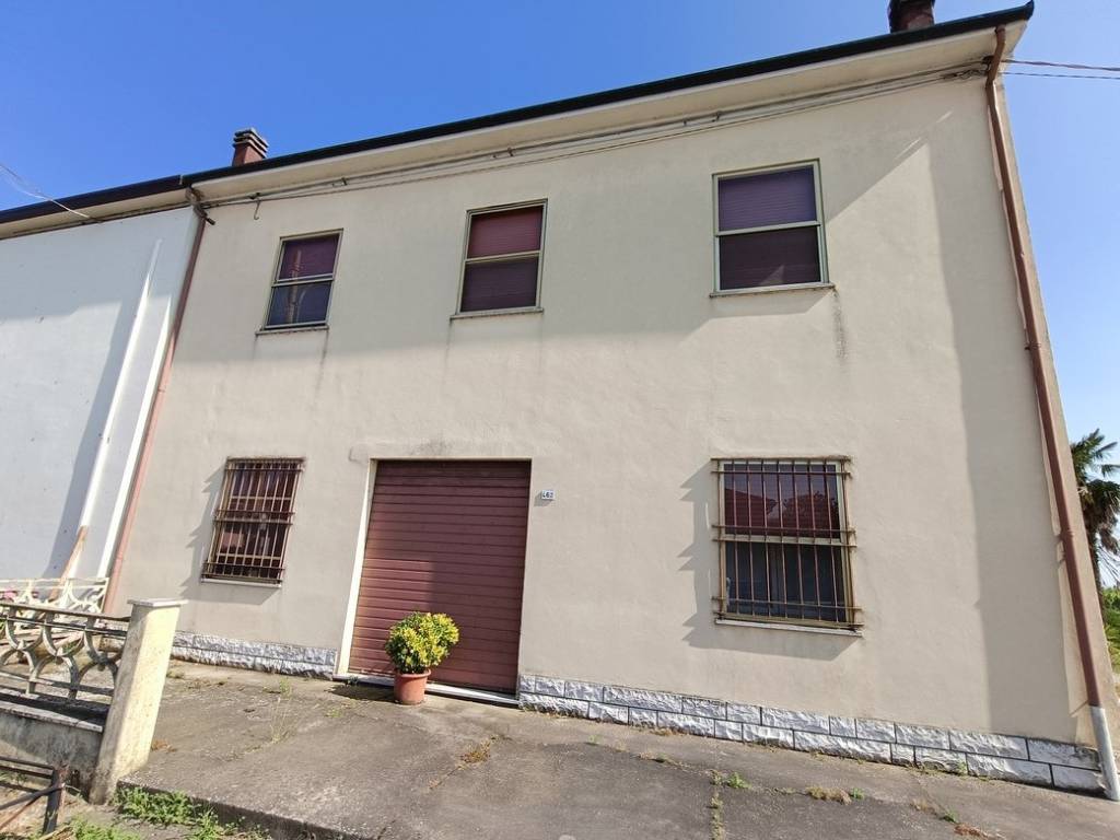 casa indipendente in vendita a Lugo in zona Voltana