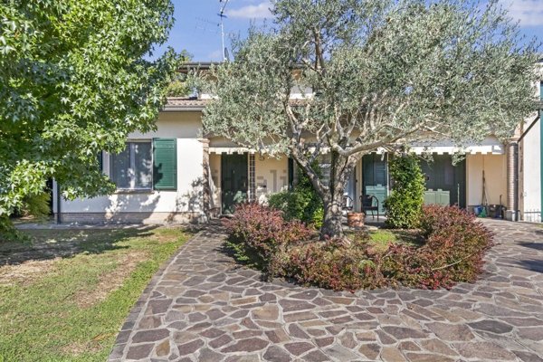 casa indipendente in vendita a Lugo