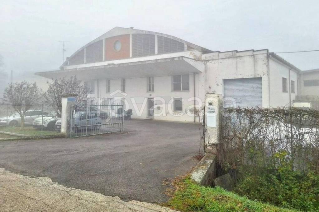 locale commerciale in vendita a Lugo