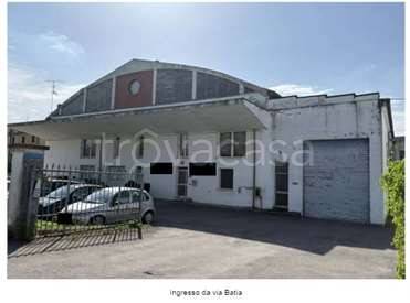 locale commerciale in vendita a Lugo