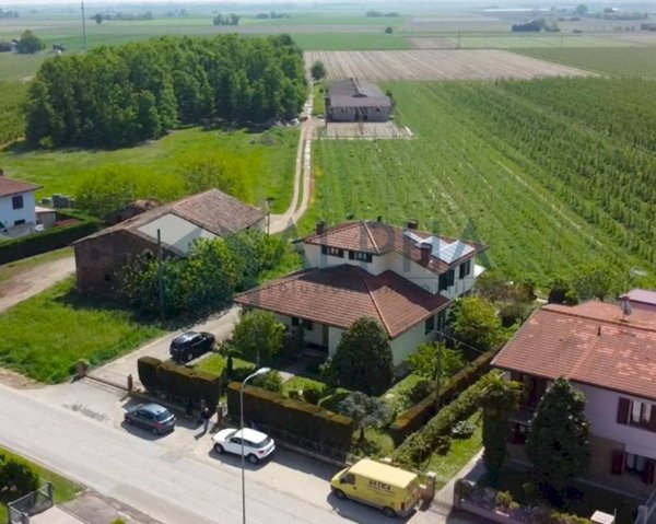 casa indipendente in vendita a Lugo in zona Ca' di Lugo